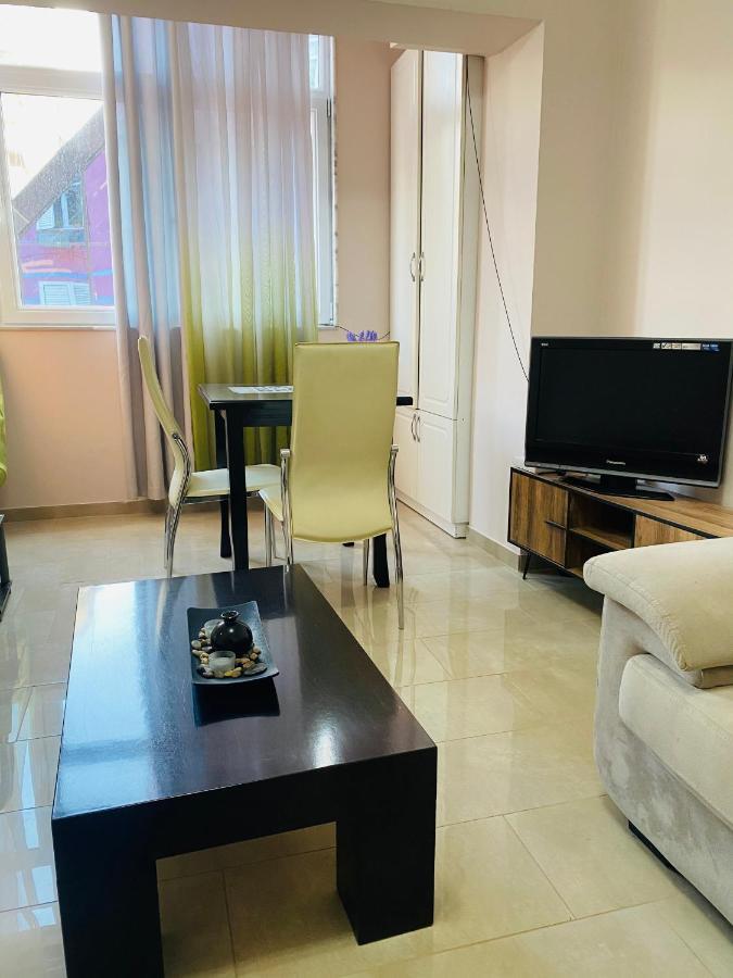 Ultra Apartments 'New Baazar 2' Tirana Exterior foto
